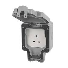 13A 1GANG UNSWITCHED SOCKET WHT – MK MASTERSEAL